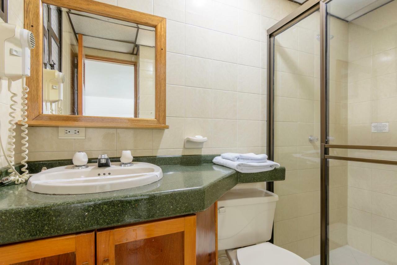 Hotel Florida Inn Медельин Экстерьер фото